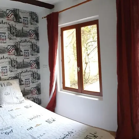 Meublés Anatole France Proche Centre Ville, Futuroscope Et Technopole *