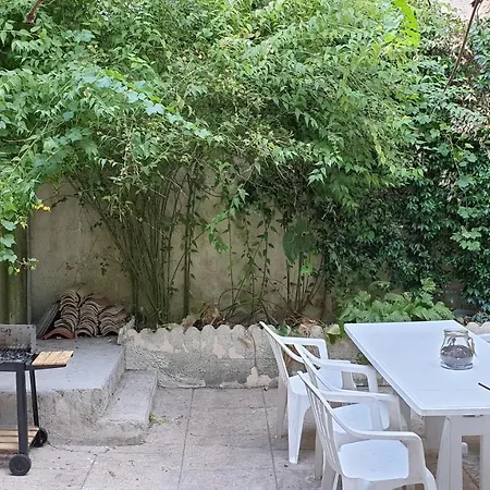 Meublés Anatole France Proche Centre Ville, Futuroscope Et Technopole *