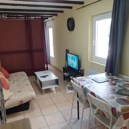 Lägenhet Maison Et D'anatole France Proche Centre-ville, Universite - Chu, Patinoire Et Futuroscope *