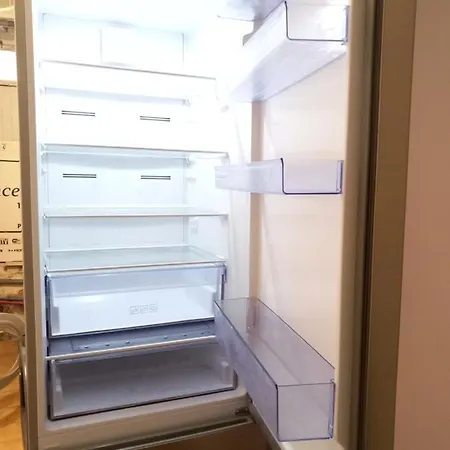 Meublés Anatole France Proche Centre Ville, Futuroscope Et Technopole *