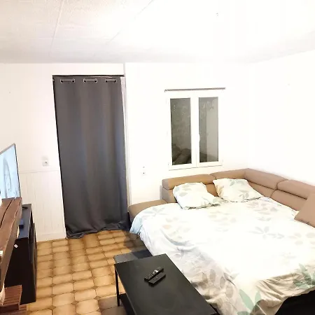 Meublés Anatole France Proche Centre Ville, Futuroscope Et Technopole Apartamento