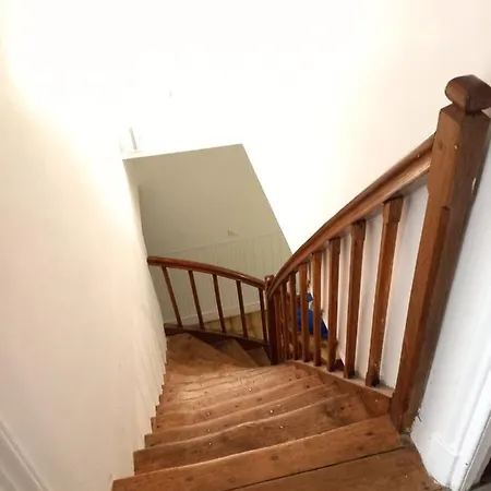 Lägenhet Maison Et D'anatole France Proche Centre-ville, Universite - Chu, Patinoire Et Futuroscope *