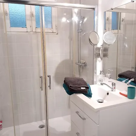 Lägenhet Maison Et D'anatole France Proche Centre-ville, Universite - Chu, Patinoire Et Futuroscope *