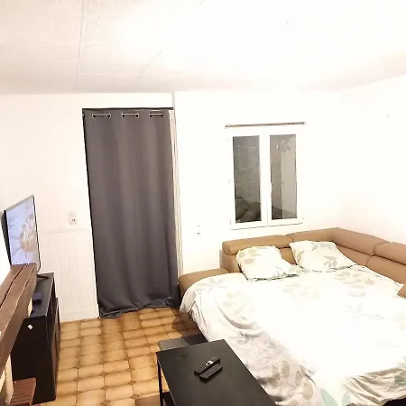 Apartamento Meublés Anatole France Proche Centre Ville, Futuroscope Et Technopole *