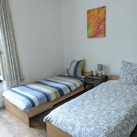 Meublés Anatole France Proche Centre Ville, Futuroscope Et Technopole Apartamento *