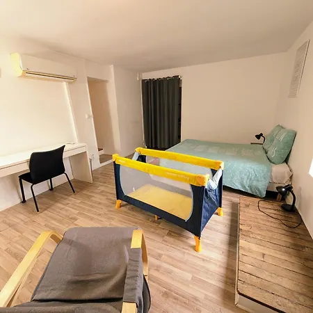 Apartmán Maison Et D'anatole France Proche Centre-ville, Universite - Chu, Patinoire Et Futuroscope *