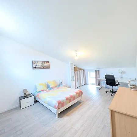 Maison Et D'anatole France Proche Centre-ville, Universite - Chu, Patinoire Et Futuroscope *