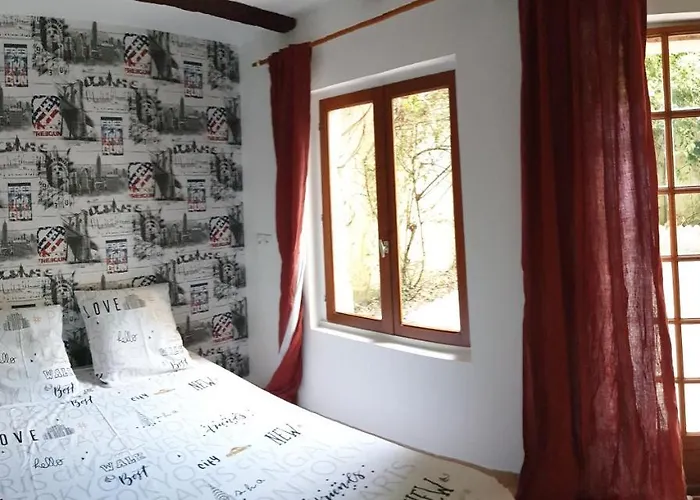 Maison Et D'anatole France Proche Centre-ville, Universite - Chu, Patinoire Et Futuroscope *