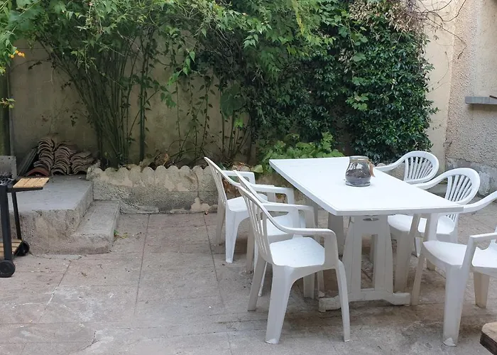 Maison Et D'anatole France Proche Centre-ville, Universite - Chu, Patinoire Et Futuroscope *