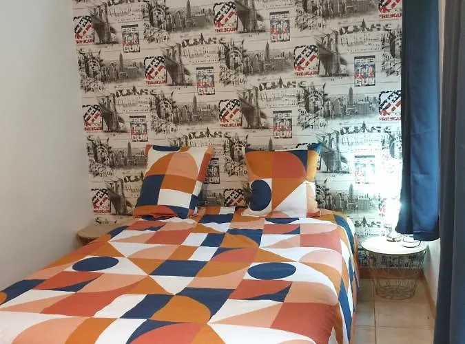 Maison Et D'anatole France Proche Centre-ville, Universite - Chu, Patinoire Et Futuroscope Apartmán *