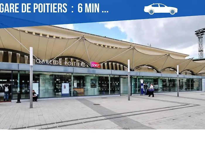 Maison Et D'anatole France Proche Centre-ville, Universite - Chu, Patinoire Et Futuroscope *