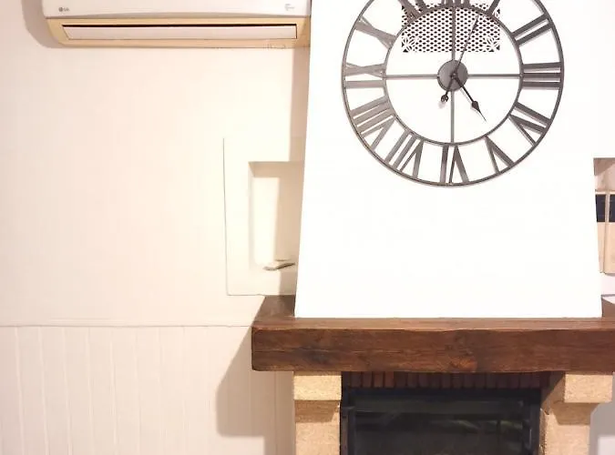 Apartment Maison Et D'anatole France Proche Centre-ville, Universite - Chu, Patinoire Et Futuroscope