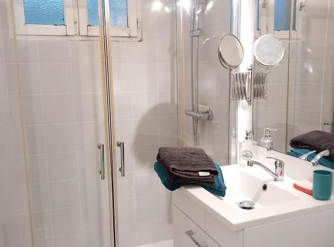 Apartment Maison Et D'anatole France Proche Centre-ville, Universite - Chu, Patinoire Et Futuroscope *