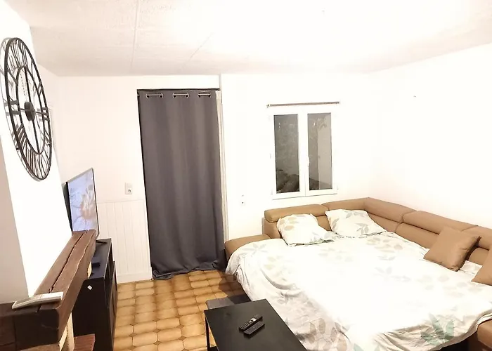 Apartmán Maison Et D'anatole France Proche Centre-ville, Universite - Chu, Patinoire Et Futuroscope *