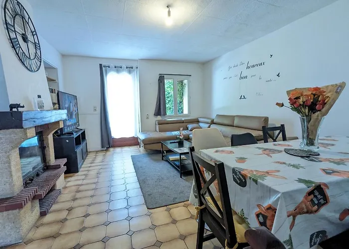 Maison Et D'anatole France Proche Centre-ville, Universite - Chu, Patinoire Et Futuroscope *