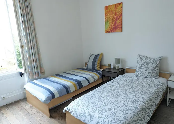 Maison Et D'anatole France Proche Centre-ville, Universite - Chu, Patinoire Et Futuroscope Apartmán *