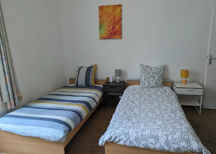 Apartment Maison Et D'anatole France Proche Centre-ville, Universite - Chu, Patinoire Et Futuroscope