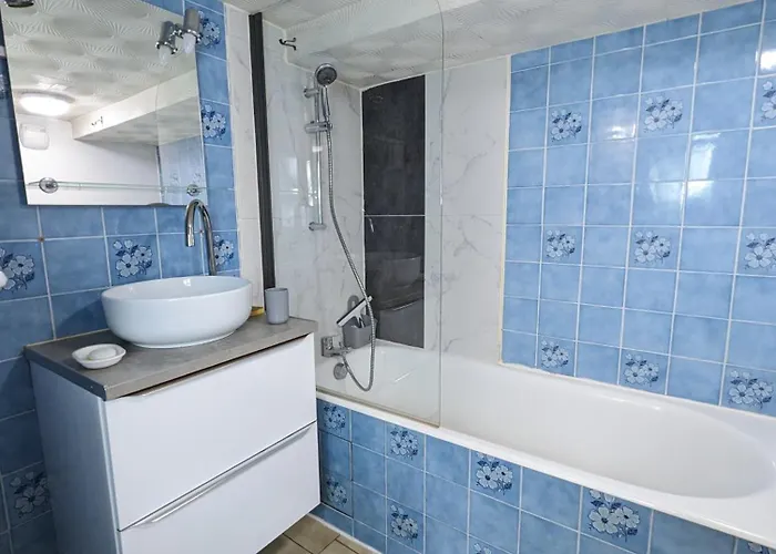 Maison Et D'anatole France Proche Centre-ville, Universite - Chu, Patinoire Et Futuroscope Apartmán