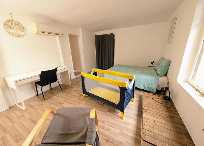 Apartmán Maison Et D'anatole France Proche Centre-ville, Universite - Chu, Patinoire Et Futuroscope *