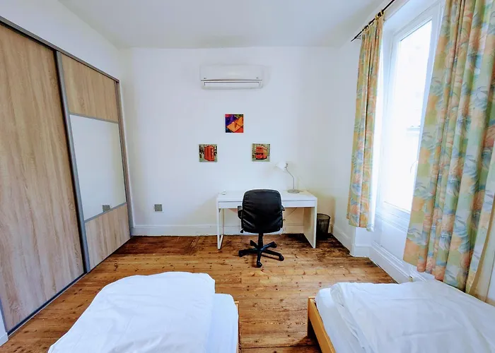 Maison Et D'anatole France Proche Centre-ville, Universite - Chu, Patinoire Et Futuroscope * Poitiers