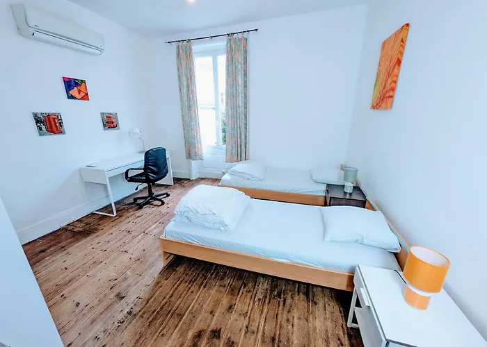 Maison Et D'anatole France Proche Centre-ville, Universite - Chu, Patinoire Et Futuroscope