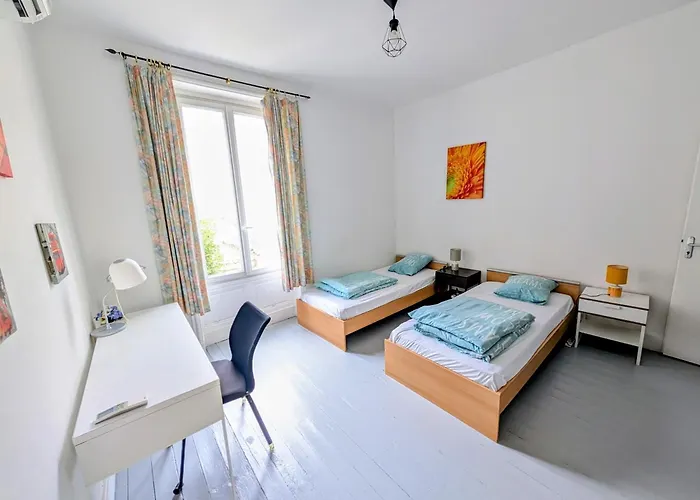 Apartmán Maison Et D'anatole France Proche Centre-ville, Universite - Chu, Patinoire Et Futuroscope *