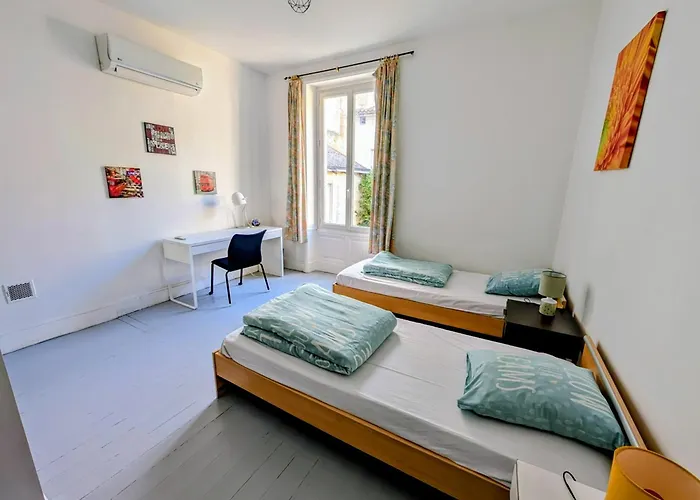 Maison Et D'anatole France Proche Centre-ville, Universite - Chu, Patinoire Et Futuroscope Apartment